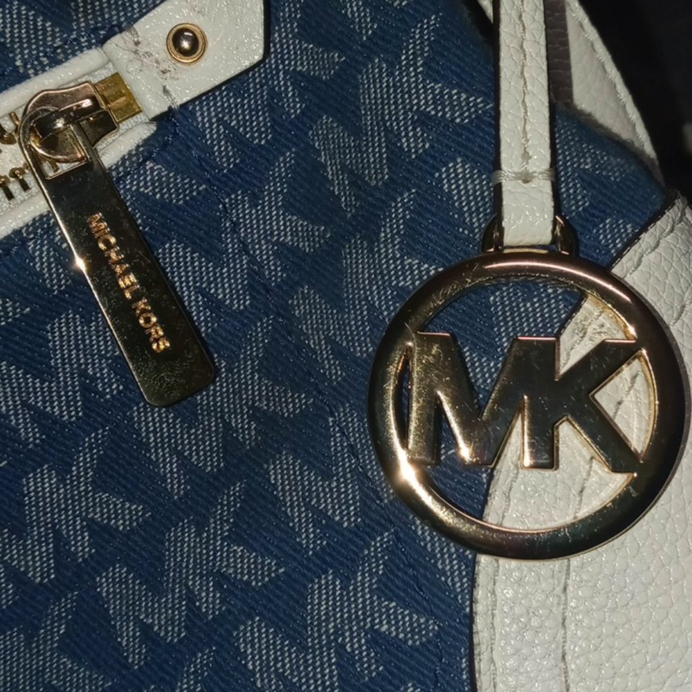 Micheal Kors Blue/White crossbody purse - Picture 4 of 4